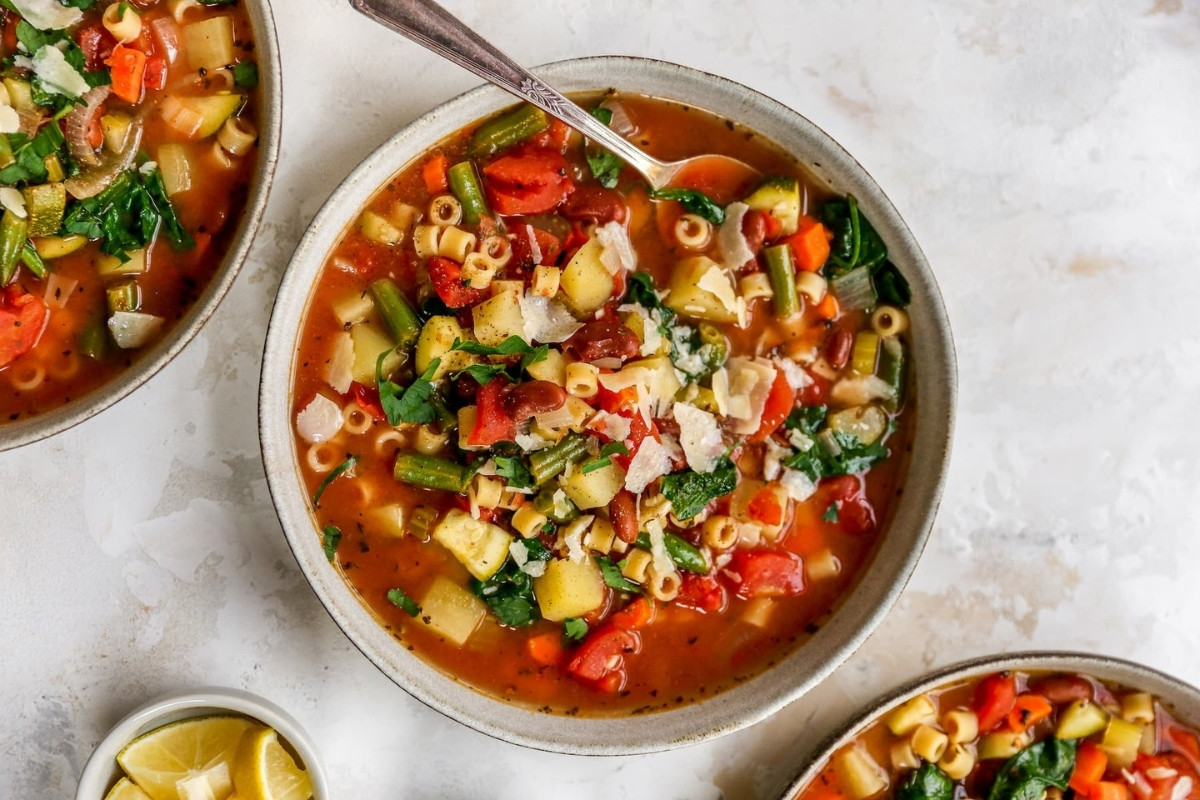 healthy-veggie-minestrone-soup-recipe