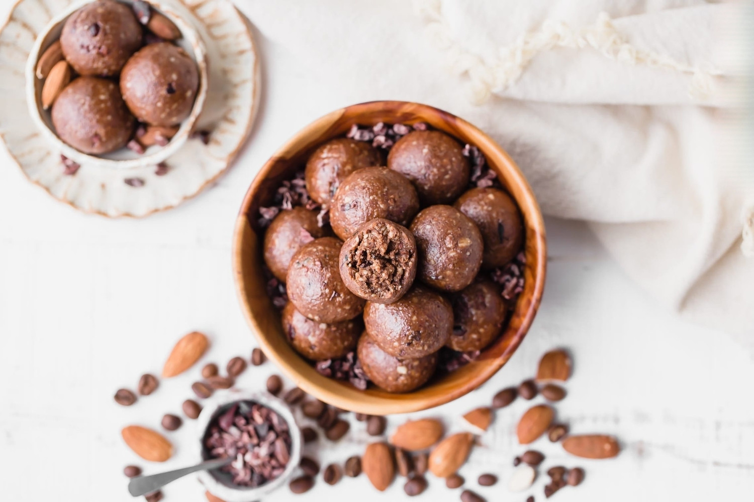 keto-and-vegan-chocolate-almond-balls-recipe